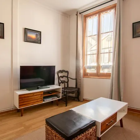 Un T2 A 2 Petits Pas Apartment