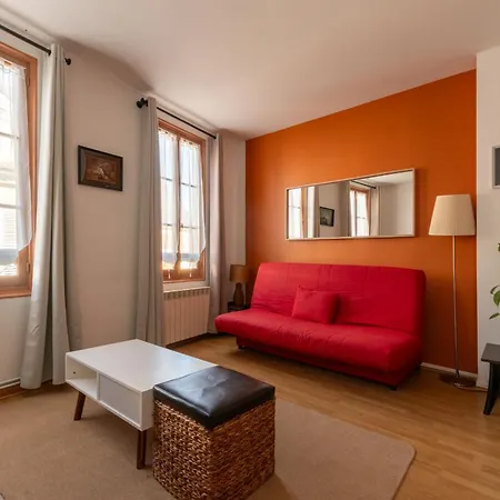 Un T2 A 2 Petits Pas Apartment *